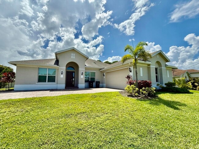 Building Photo - 293 SW Ridgecrest Dr