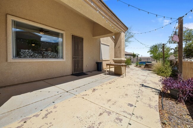 Building Photo - Beautiful Home with Pool and Spa and 3 car...