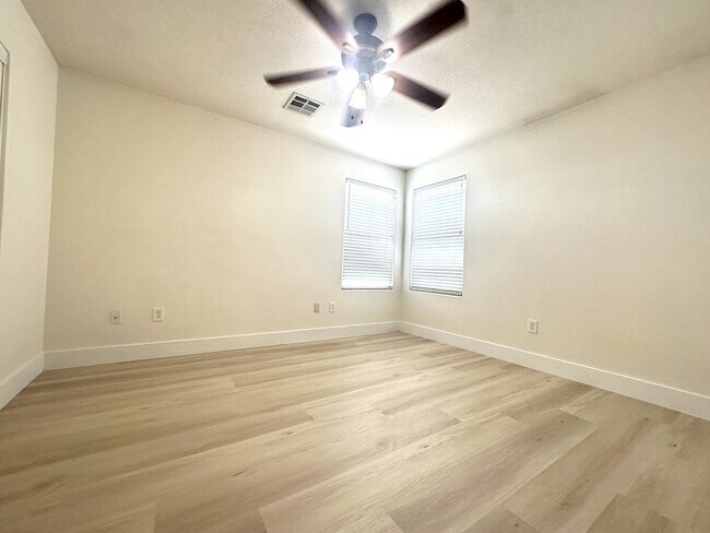 Building Photo - 7288 Quarterhorse Ln
