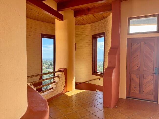 Building Photo - Sandia Heights Gem