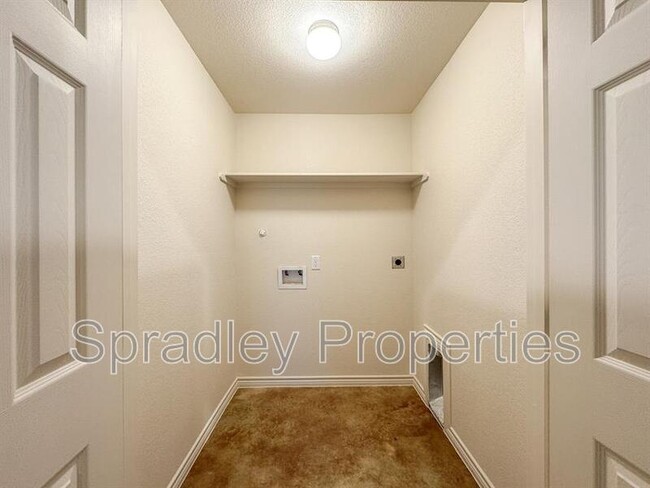 Building Photo - 1040B Edwards Dr