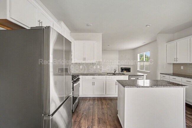 Building Photo - 11010 Austin Estates Dr