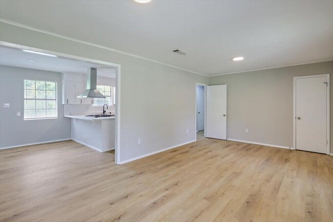 Building Photo - 642 Sweetgum St