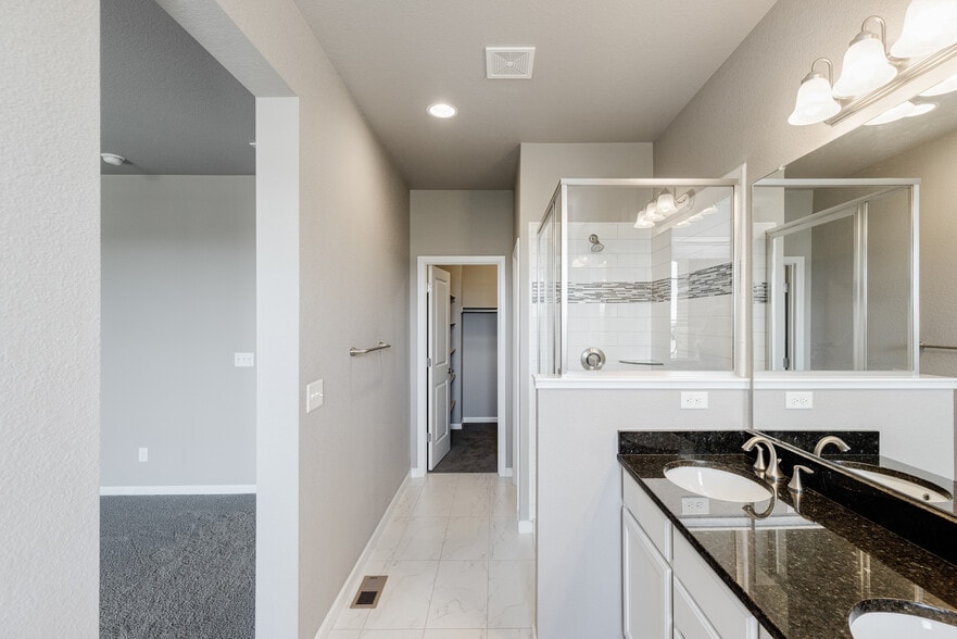 Building Photo - 8920 E Caley Way