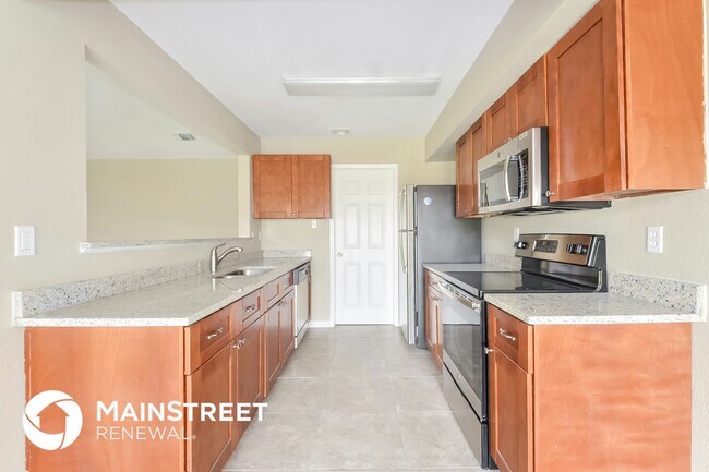 Building Photo - 7555 Lincoln Village Dr