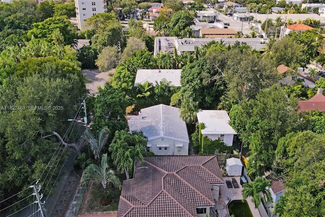 Building Photo - 669 NE 60th St