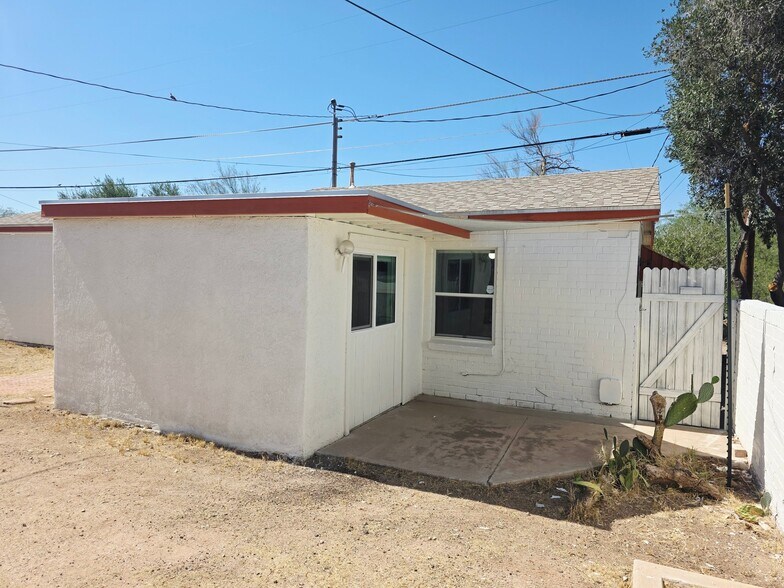 Building Photo - 2031 E Silver St
