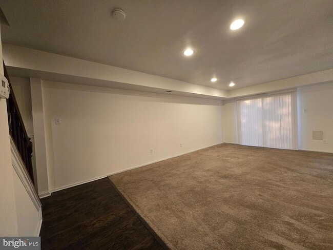 Building Photo - 1005 Worthington Dr