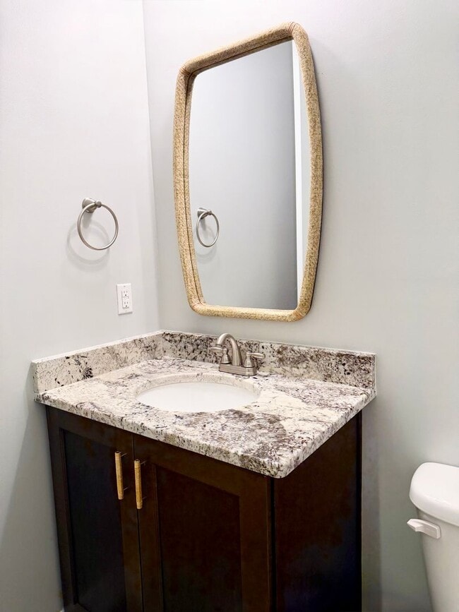 Building Photo - Upscale Townhome in Market Common! MOVE-IN READY!