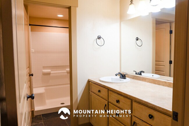 Building Photo - 4071 S Sandpiper Ln