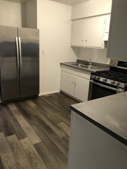 Building Photo - 570 Penrose Dr