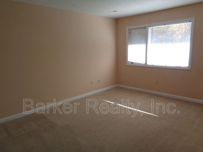 Building Photo - 4360 Hunters Club Dr