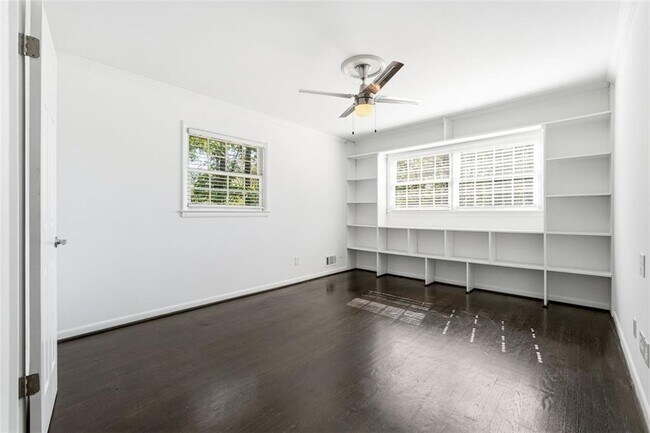 Building Photo - 4832 Valley View Ct