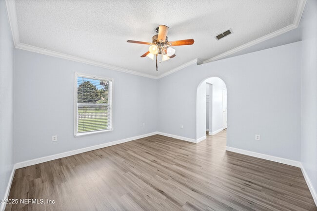 Building Photo - 1969 Willesdon Dr W