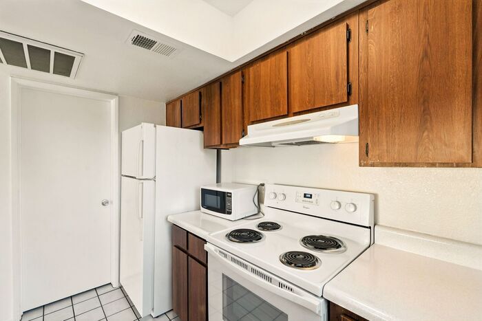 Building Photo - 1201 S McClintock Dr