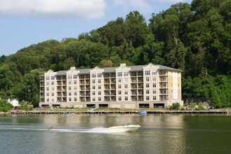 Building Photo - River Towne Condominium Unit 503 - Large condo for rent  3 bedrooms/2 baths.  $2400/month