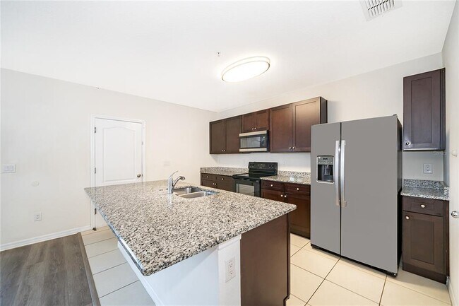 Building Photo - 4806 Riverwalk Dr