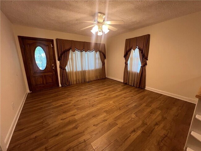 Building Photo - 1304 Pine Valley Rd