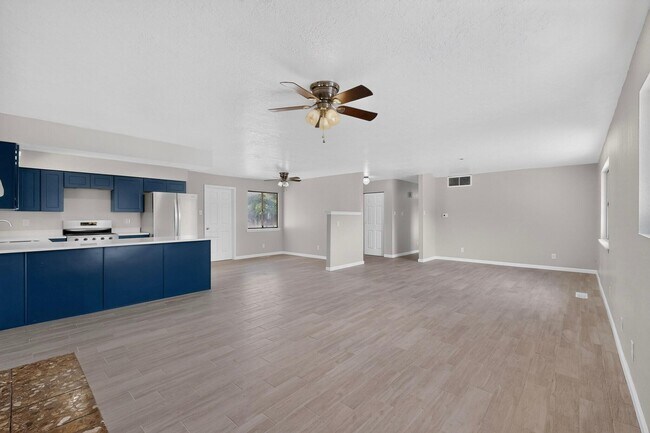 Building Photo - 7101 Cindy Dr NE