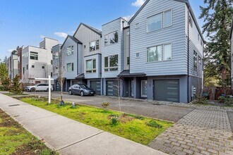 Building Photo - Modern 3 Bed 3.5 Bath Townhome with Garage, Balcony and Fenced Yard Near Light Rail
