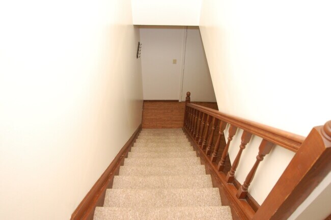 Building Photo - 521-A S Silverwood Lane