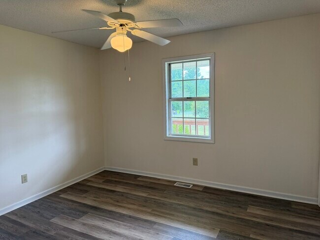 Building Photo - County Home