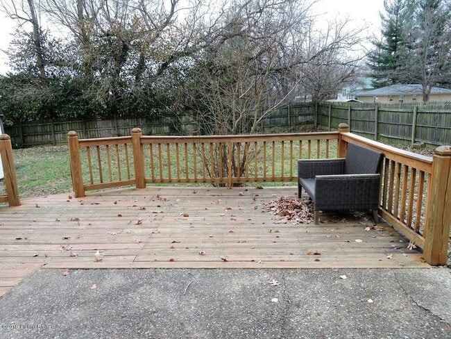 Building Photo - 501 Oak Leaf Dr