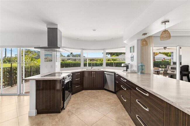 Building Photo - 4902 N Travelers Palm Ln