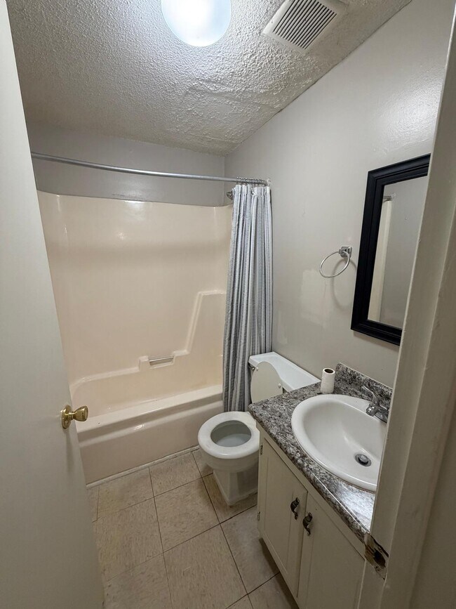 Building Photo - 2218 Jonathan Dr NW