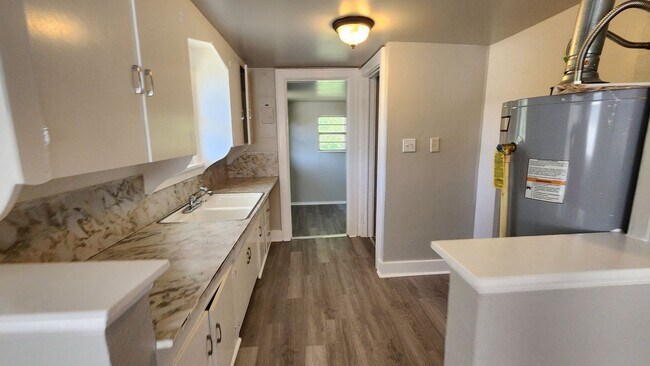 Building Photo - Nice 4 Bedroom, 2 Bath Home Near OCU & The...