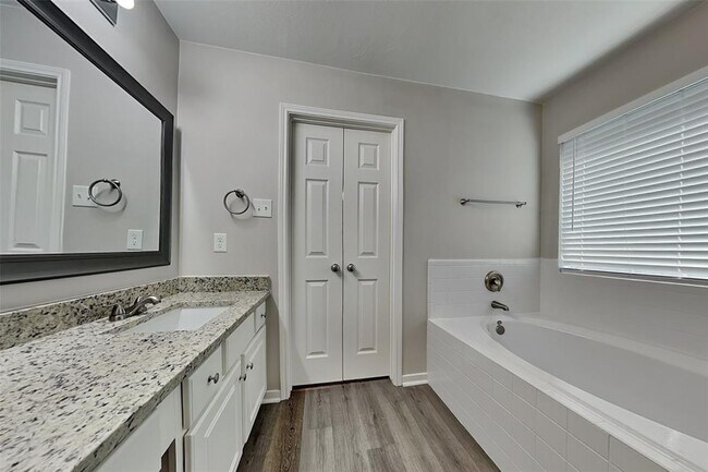Building Photo - 22210 Summer Breeze Ln