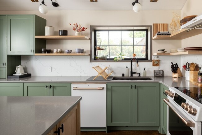 Building Photo - Soul of The old Bozeman with the conveniences of modern design with flexible lease dates