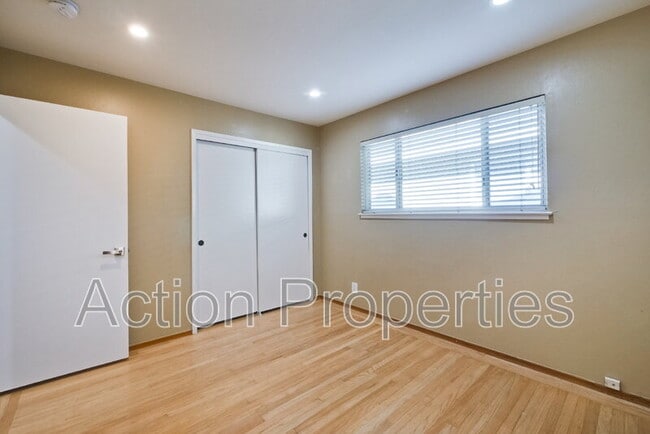 Building Photo - 2329 Trenton Dr