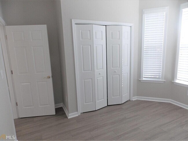 Building Photo - 2310 Applegate Ln