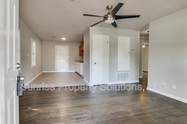 Building Photo - 3933 SW 24th St