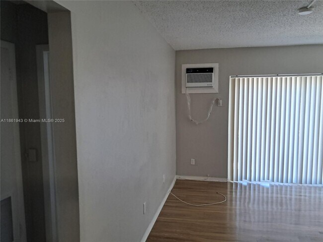 Building Photo - 13025 Emerald Dr