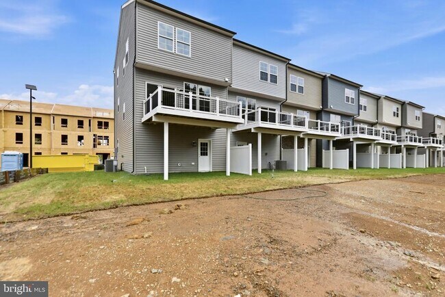 Building Photo - 241 Monteith Dr