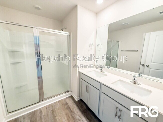 Building Photo - 4109 Laurel Rdg Dr