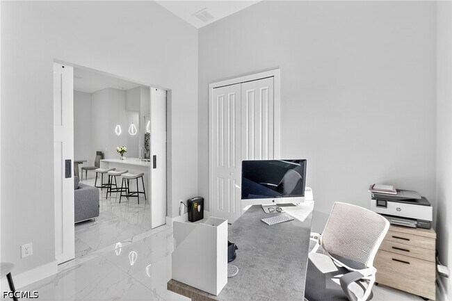 Building Photo - 118 NW 2nd Ave