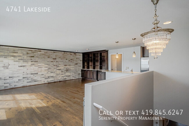 Building Photo - 4741 Lakeside-