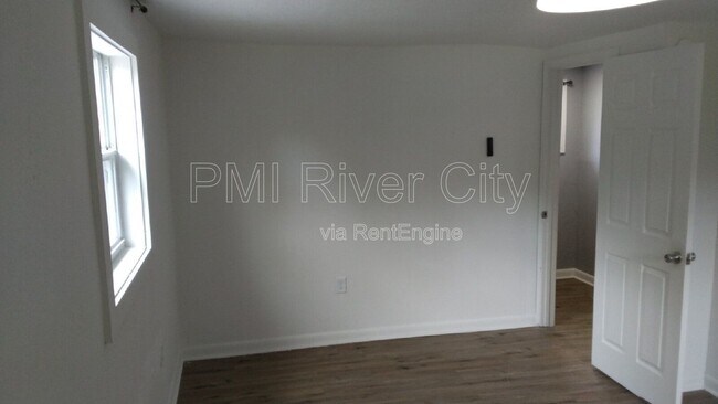 Building Photo - 8136 Siskin Ave