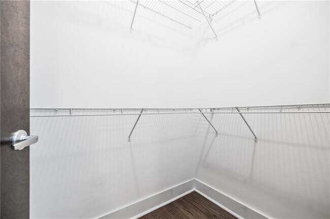 Building Photo - 1221 Caroline St NE