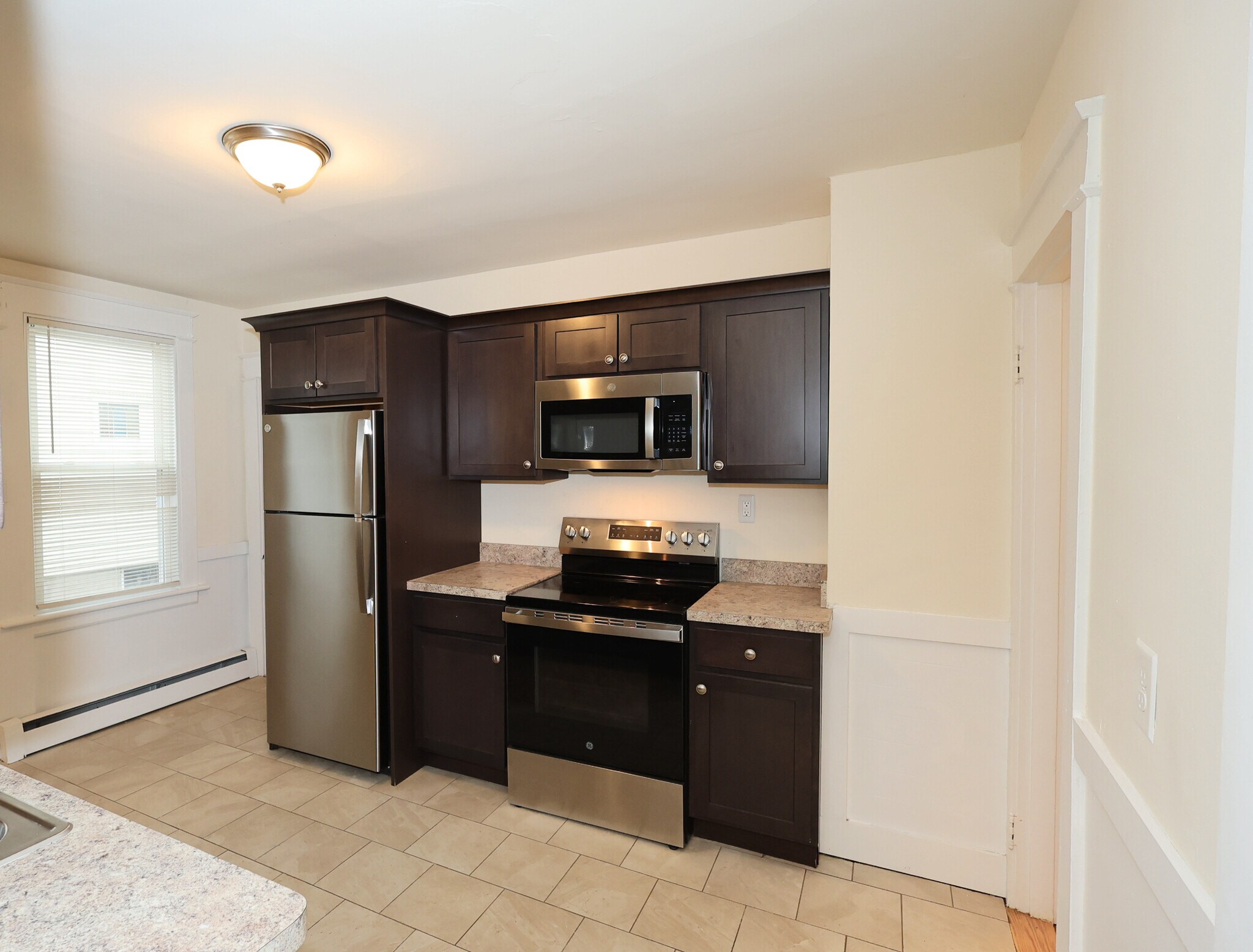 Building Photo - 146 Division St