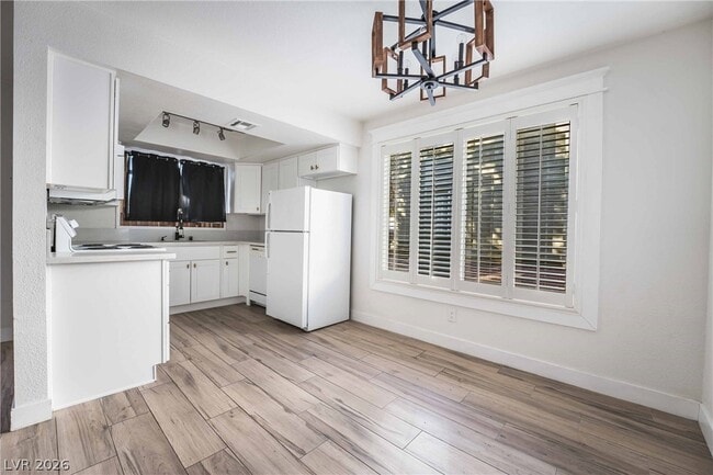 Building Photo - 7300 W Pirates Cove Rd