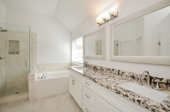 Building Photo - 20211 Canyon Ridge Ct