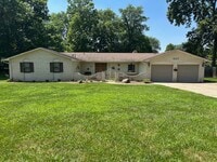 Building Photo - 2500 sq. ft. 4 Bedroom Ranch Home w/Large ...