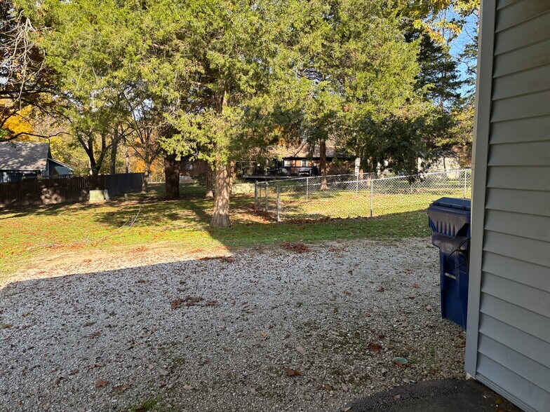 Building Photo - 142 Townsend Ct