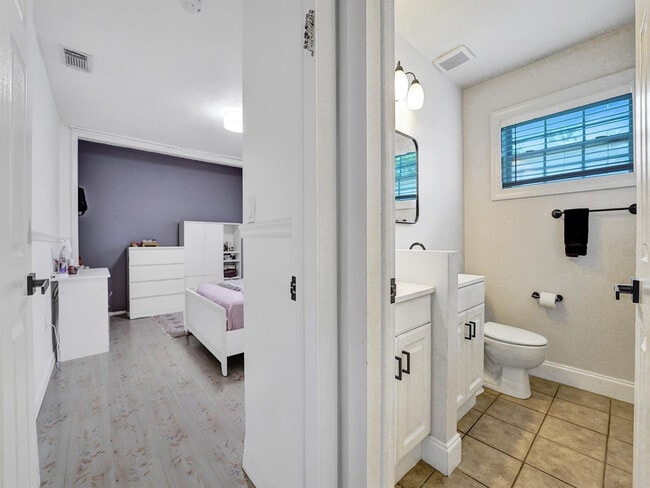 Building Photo - 4960 SW 89th Ave