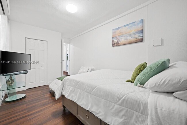 Building Photo - 445 SW 62nd Ct