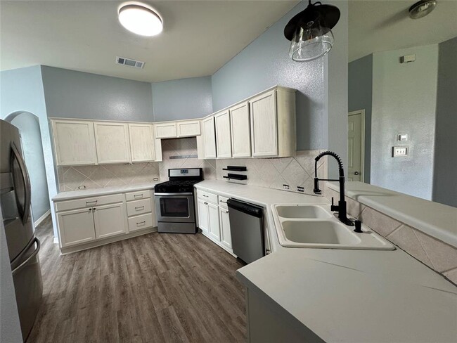Building Photo - 108 N Pauley Dr